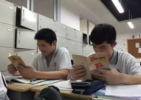 德清縣求是高級(jí)中學(xué)師生銘記歷史 開(kāi)創(chuàng)未來(lái)