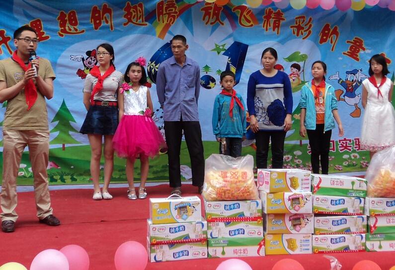 成都老總王中云情系合江山里娃