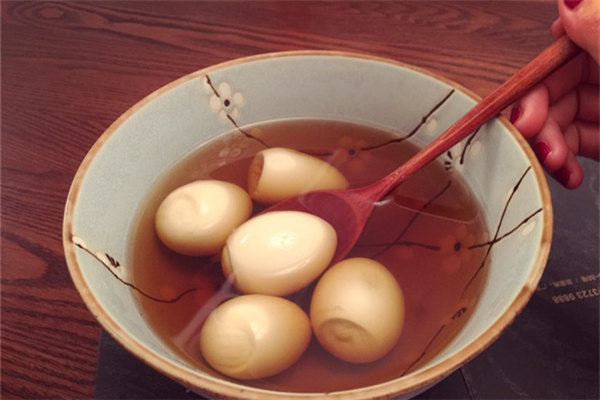 女友痛經(jīng)別只說“多喝熱水” 把這些良方推薦給她! 女友痛經(jīng)別只說“多喝熱水” 把這些良方推薦給她!