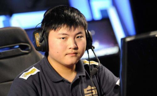 LOL外卡選手辱罵UZI 粉絲吐槽:求求你現(xiàn)出線