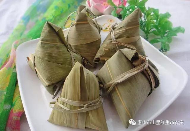原標(biāo)題:悅在端午 粽享快樂-山里紅端午節(jié)親子活動(dòng)重磅來襲 六月粽飄香, 又是一年端午節(jié), 端午節(jié)吃粽子是千古流傳的習(xí)俗。 鮮綠清香的粽葉, 軟糯香甜的內(nèi)餡, 咬上一口,齒頰留香!