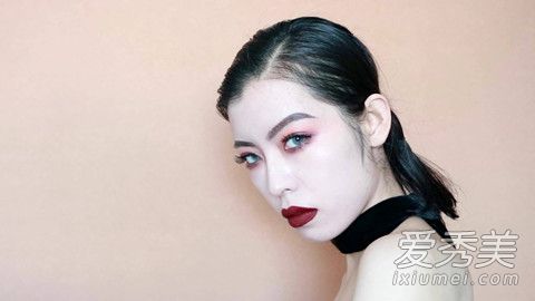 個(gè)性少女厭世妝教程 個(gè)性少女的厭世妝容大解析 個(gè)性少女厭世妝教程 個(gè)性少女的厭世妝容大解析