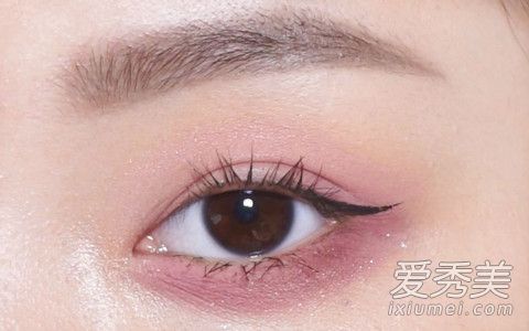 個(gè)性少女厭世妝教程 個(gè)性少女的厭世妝容大解析 個(gè)性少女厭世妝教程 個(gè)性少女的厭世妝容大解析
