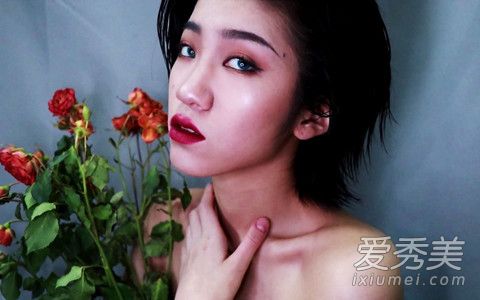 個(gè)性少女厭世妝教程 個(gè)性少女的厭世妝容大解析 個(gè)性少女厭世妝教程 個(gè)性少女的厭世妝容大解析