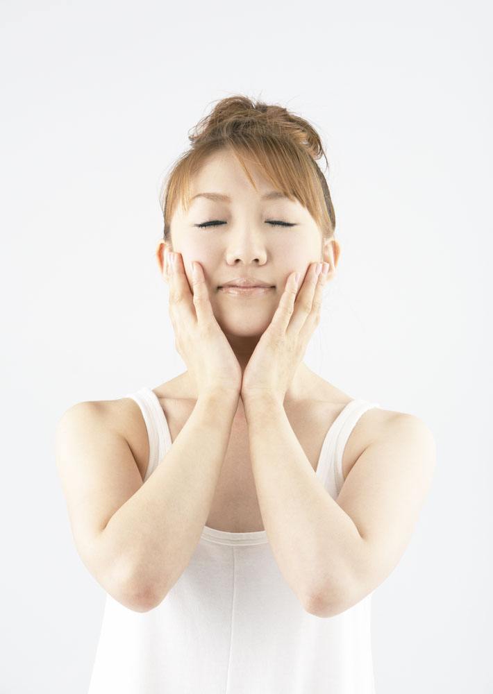 是什么導(dǎo)致你面部出油嚴(yán)重?臉上容易出油怎么保養(yǎng)