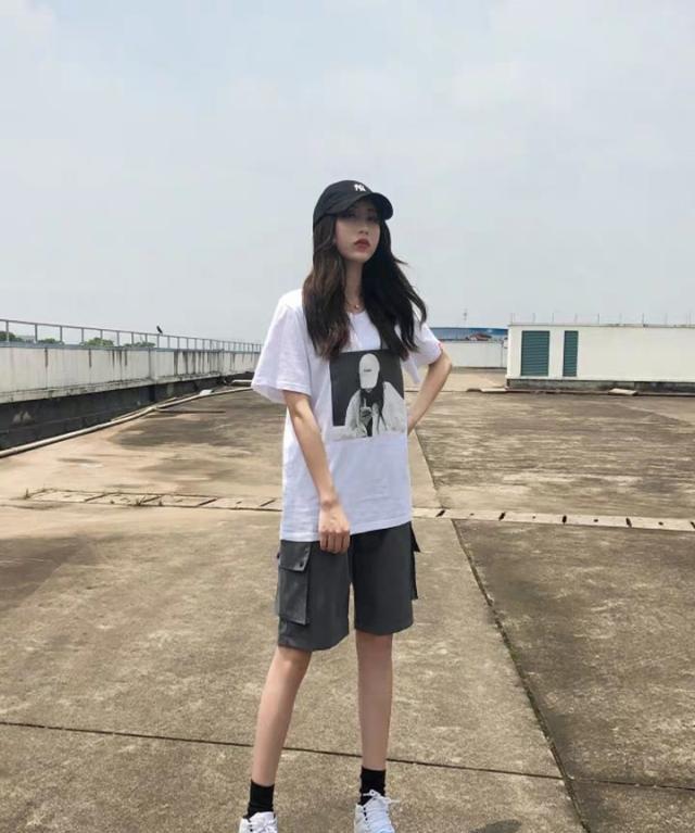 三伏天穿什么衣服涼快?工裝短褲和闊腿褲很不錯(cuò)