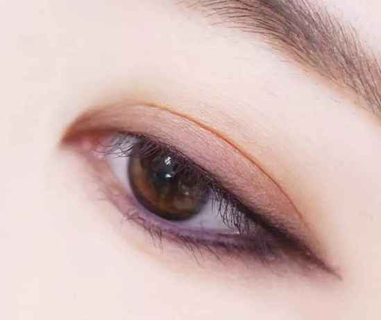 新手怎么畫眼影好看?簡單易學(xué)的技巧學(xué)起來
