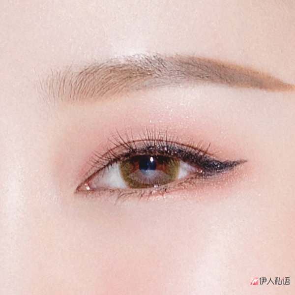 <a data-cke-saved- target='_blank' title='如何畫眼線'>如何畫眼線</a>不暈染,做好打底就可以