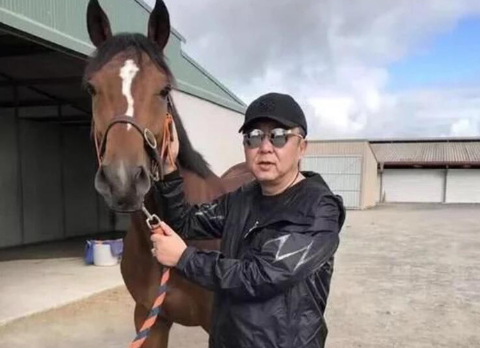 于謙名下賽馬奪冠 53倍率爆冷奪冠名利雙收