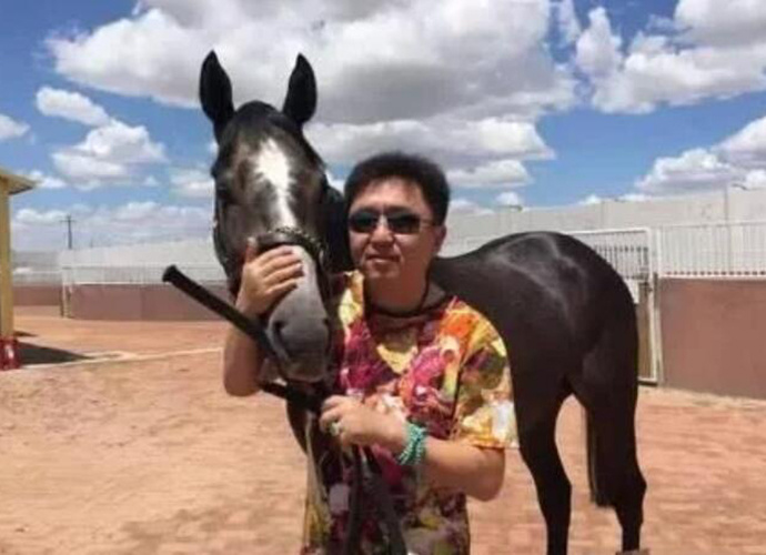 于謙名下賽馬奪冠 53倍率爆冷奪冠名利雙收