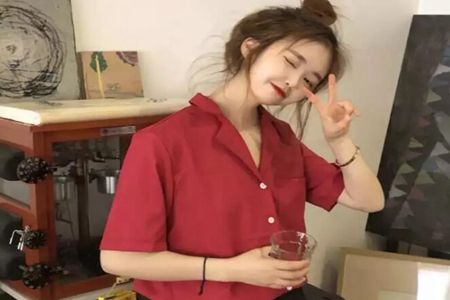酒紅色襯衫