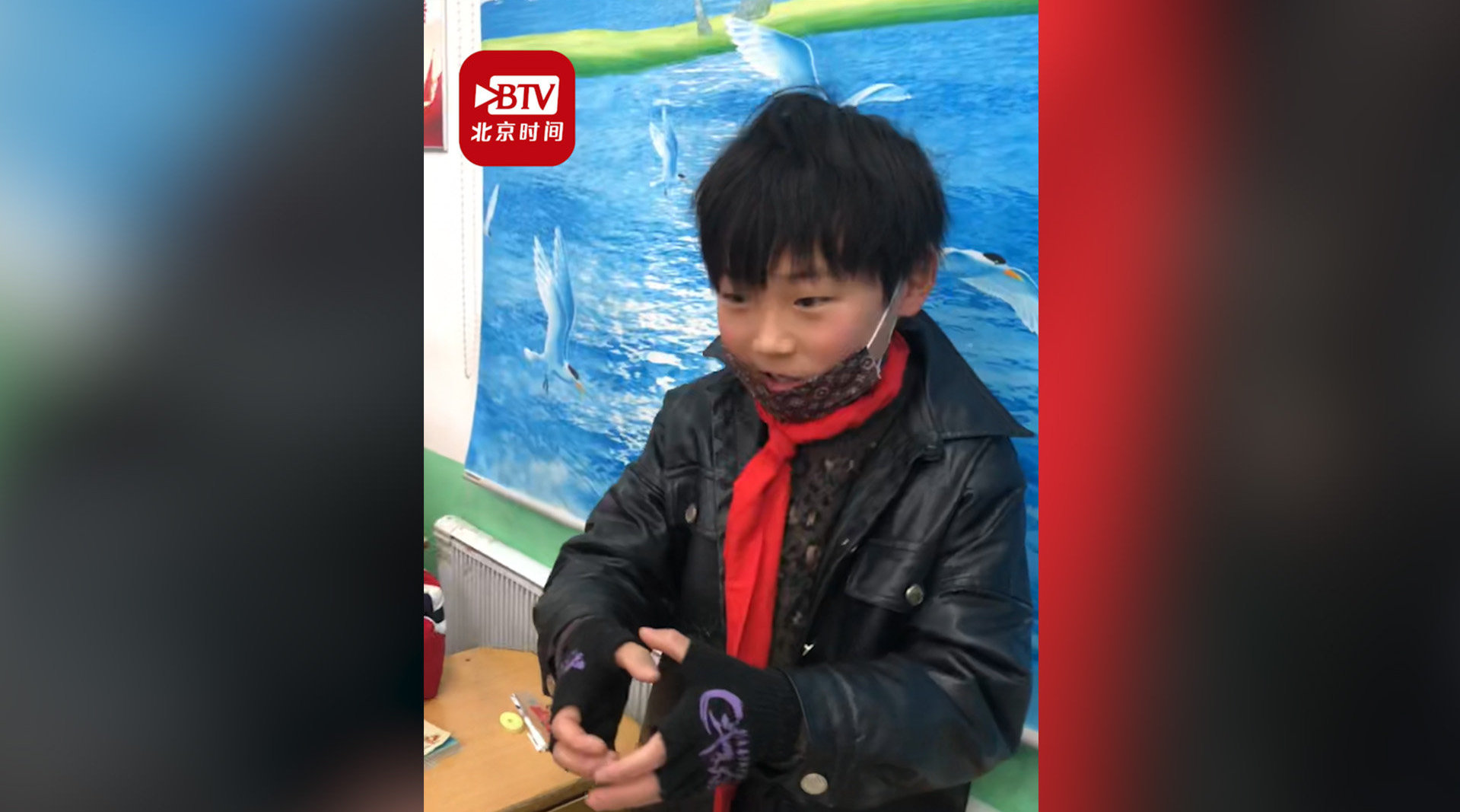 小學(xué)生教室里表演單口相聲走紅 網(wǎng)友:這就是祖師爺賞飯吃