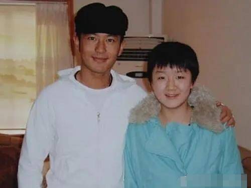 黃曉明表妹是女乒名將陳夢 自曝表哥常打電話發(fā)短信鼓勵自己