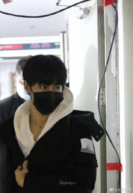 張真源北京春晚下班路透_jiejie說王俊凱是被耽誤的職業(yè)選手