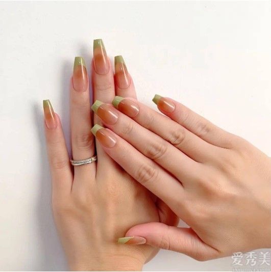 超仙的夏日冰透美甲,520還沒(méi)做美甲的姐妹趕快分配~