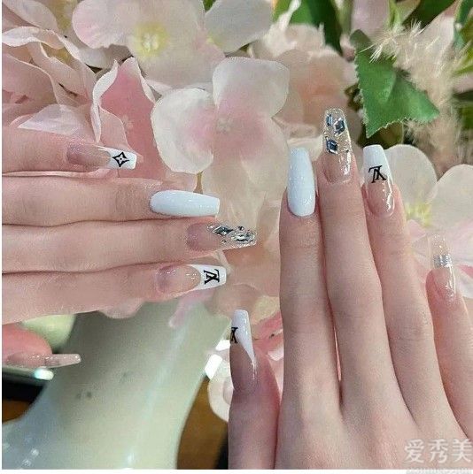 超仙的夏日冰透美甲,520還沒(méi)做美甲的姐妹趕快分配~