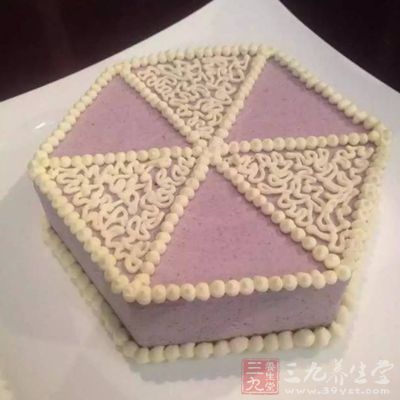 晚上吃這些讓你容易近視 吃甜食會使得晶體突出,進(jìn)而會引發(fā)近視
