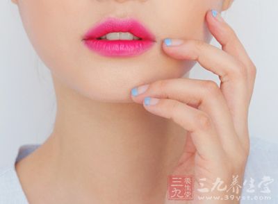 6招對抗秋季嘴唇干裂 6大招對抗秋季唇部問題