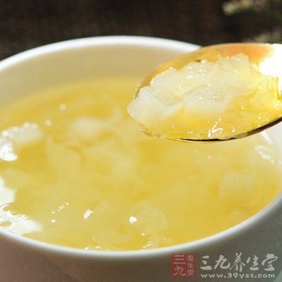 6招對(duì)抗秋季嘴唇干裂 銀耳湯既可以內(nèi)服又可外用