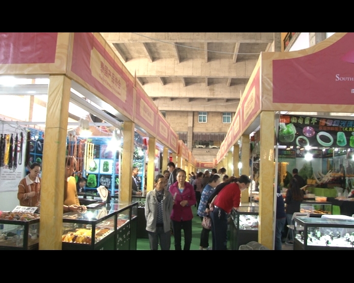 2015-11-18自博會(huì)旅游展和南亞東南亞產(chǎn)品展熱鬧非凡1.JPG