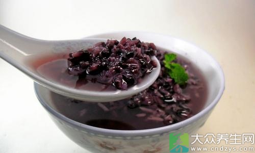 吃這5種黑色食物,超養(yǎng)腎健康常在 吃這五種黑色食物,超養(yǎng)腎健康常在!(2)