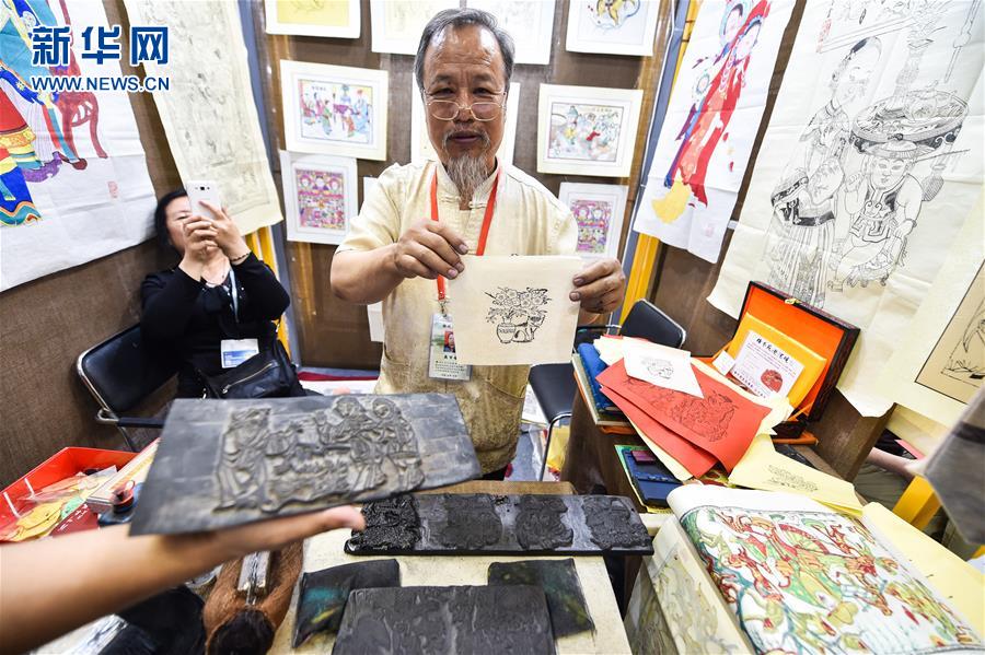 四川“非遺”羌繡亮相深圳文博會(huì)