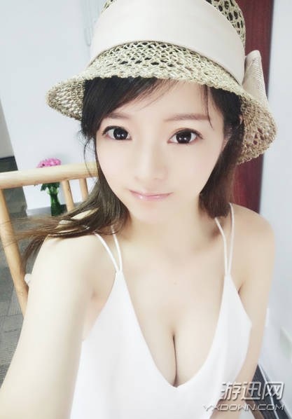 巨乳嫩模歪歪曬大尺度私照 抱怨:是不是胸大就要被罵? 游戲嫩模歪歪抱怨因胸大被罵 一言不合曬出大尺度私照