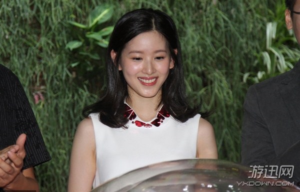 奶茶妹妹章澤天與小貝合影照曝光 身穿黑裙氣質(zhì)出眾