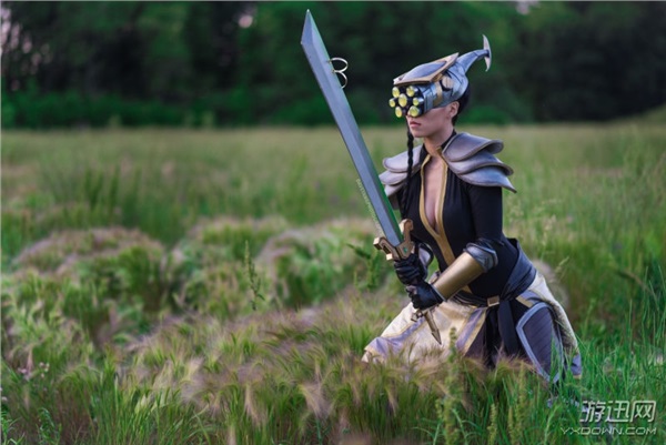 外媒評(píng)選本年度最精彩Cosplay作品 女版劍圣真的胸悍!