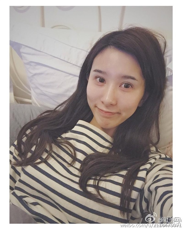 LPL美女主持微博曬新照 電競林志玲化身龍蝦終結(jié)者?