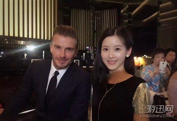 奶茶妹妹章澤天與小貝合影照曝光 露甜美笑容仍似少女 奶茶妹妹章澤天與小貝合影照曝光 身穿黑裙氣質(zhì)出眾