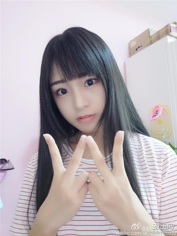 “四萬年一遇的美少女”曝新照 喜歡吃老干媽拌雪糕?