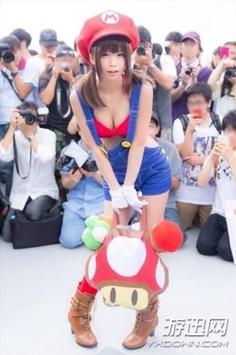 巨乳萌妹Cos馬里奧 如此“胸”猛竟然能當(dāng)管道工?