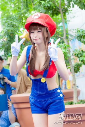 巨乳萌妹Cos馬里奧 如此“胸”猛竟然能當(dāng)管道工?