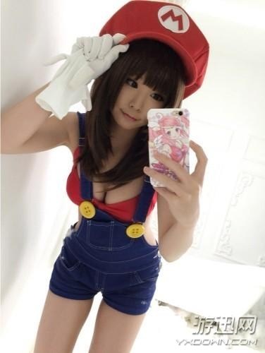 巨乳萌妹Cos馬里奧 如此“胸”猛竟然能當(dāng)管道工?