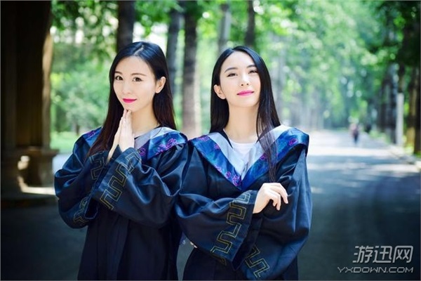 未來(lái)空姐拍攝“雙飛”畢業(yè)照 這對(duì)雙胞胎;ǔ菚(huì)玩(圖)