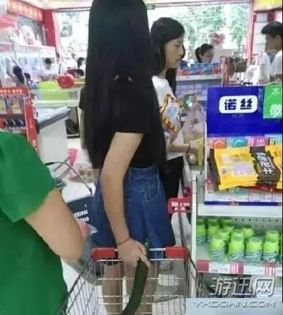 妹子,穿成這樣開車真的好嘛?爆笑內(nèi)涵囧圖(219)