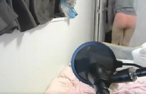 又有女主播“忘關(guān)”攝像頭了!紳士強(qiáng)勢圍觀換衣全程 又有女主播“忘關(guān)”攝像頭了!紳士強(qiáng)勢圍觀換衣全程