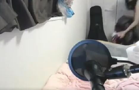 又有女主播“忘關(guān)”攝像頭了!紳士強(qiáng)勢圍觀換衣全程 又有女主播“忘關(guān)”攝像頭了!紳士強(qiáng)勢圍觀換衣全程