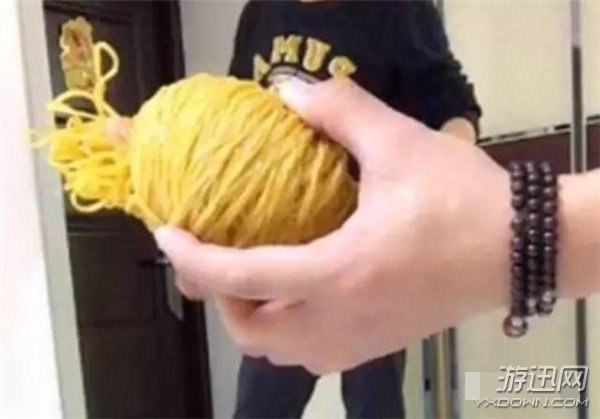 不作死就不會(huì)死!兩名網(wǎng)友用700根皮筋勒西瓜結(jié)局感人 不作死就不會(huì)死!兩名網(wǎng)友用700根皮筋勒西瓜結(jié)局感人