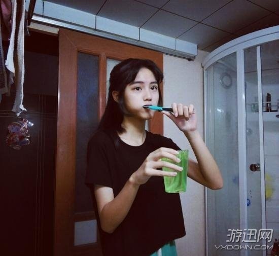 美女初中生手抄筆記走紅網(wǎng)絡(luò) 字跡清秀堪比黑板報(bào)
