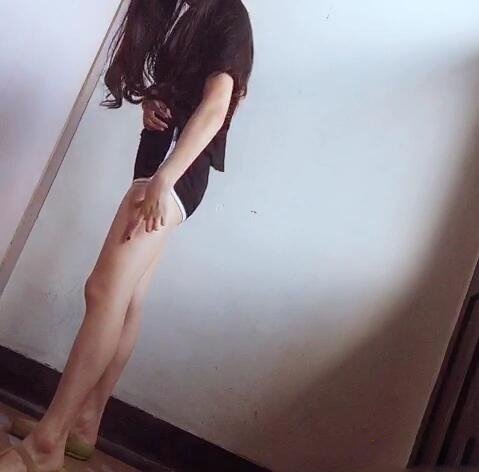 “七指腿”重新定義大長(zhǎng)腿 女網(wǎng)友紛紛曬美腿送福利