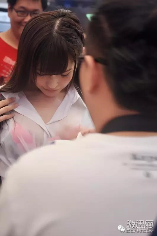CJ驚現(xiàn)“濕身娘”!多圖走光,一不小心就“濕身”了