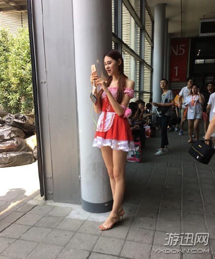 盤點(diǎn)CJ展會(huì)ShowGirl的窘迫瞬間!妹子,這兒不能摳腳