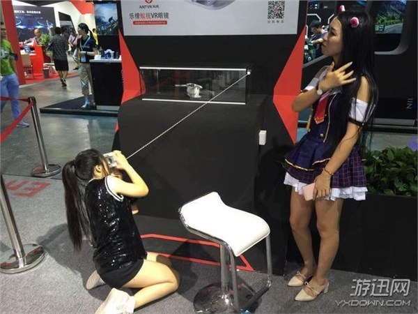 葛優(yōu)躺果然很舒服 盤點(diǎn)那些CJ展會(huì)女神的奇葩姿勢(shì)(圖)