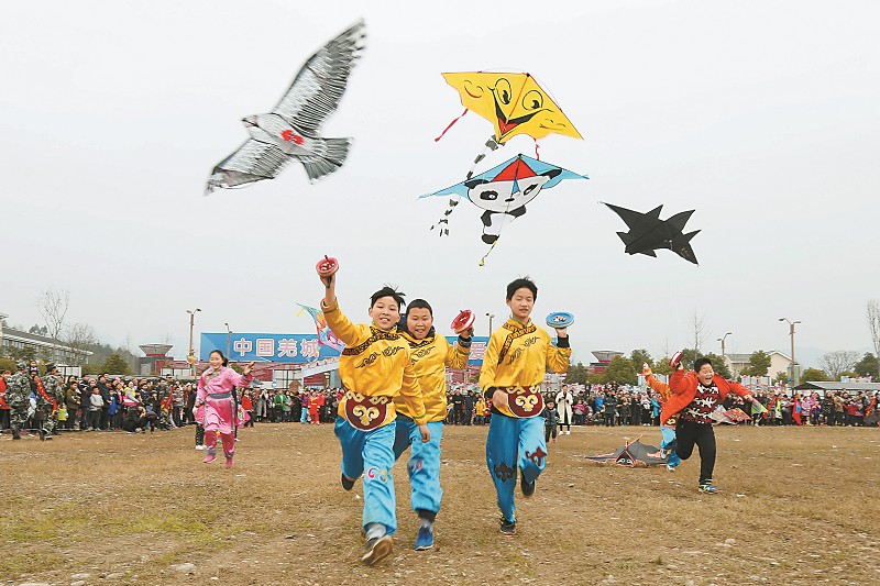 綿陽北川:放風(fēng)箏、游羌城 盡享春之歡樂